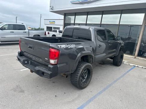 Used 2017 Toyota Tacoma TRD Sport w/ Tow Package (A/T) AWD/4WD image 14