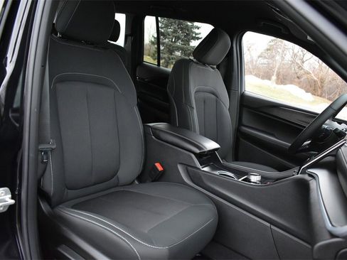 Used 2025 Jeep Grand Cherokee Laredo w/ Luxury Tech Group I image 25