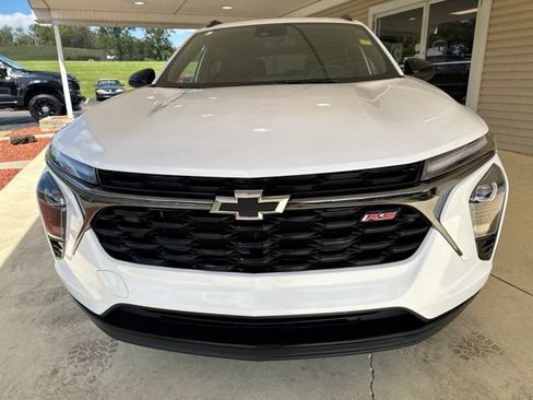 Used 2024 Chevrolet Trax RS w/ Sunroof Package FWD image 10