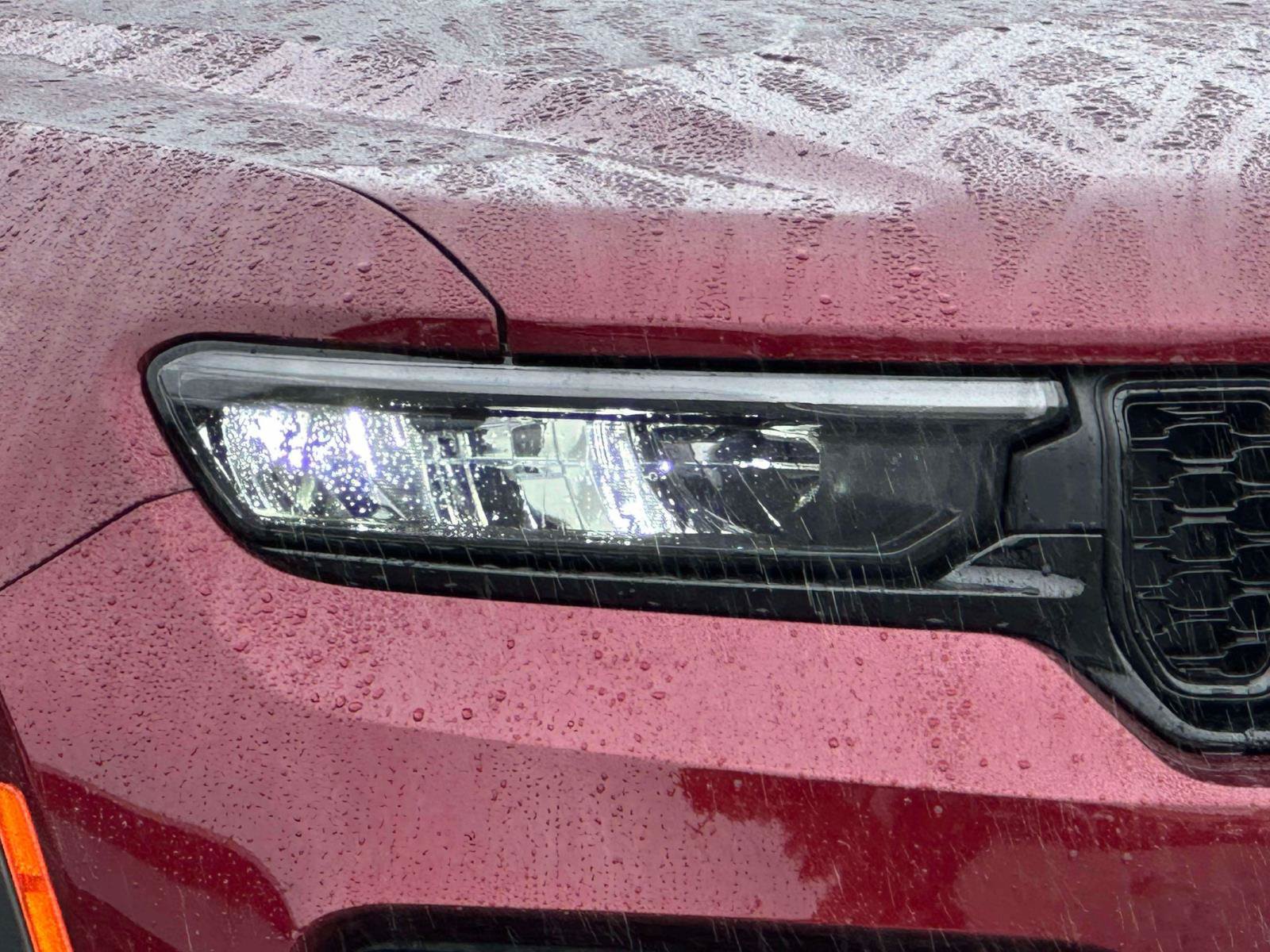 Used 2025 Jeep Grand Cherokee Altitude AWD/4WD image 8