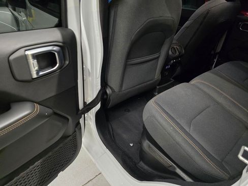 Used 2024 Jeep Wrangler Unlimited Sahara AWD/4WD image 30