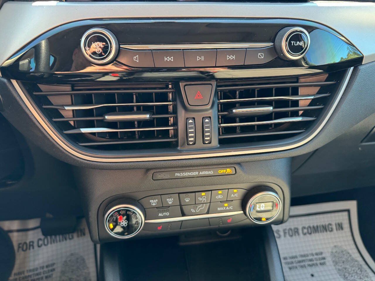 Used 2020 Ford Escape SE FWD image 19
