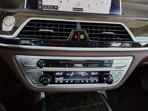 Used 2018 BMW 740i RWD image 29