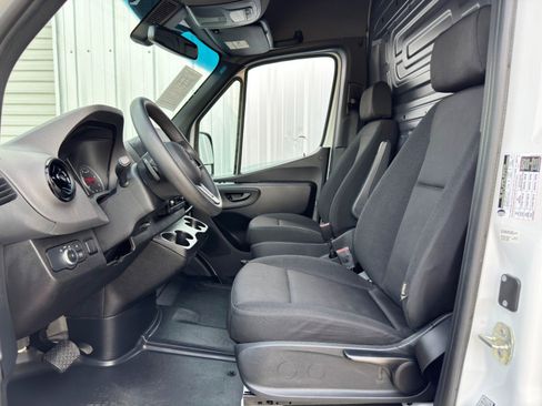 Used 2024 Mercedes-Benz Sprinter 2500 w/ Acoustic Package image 16