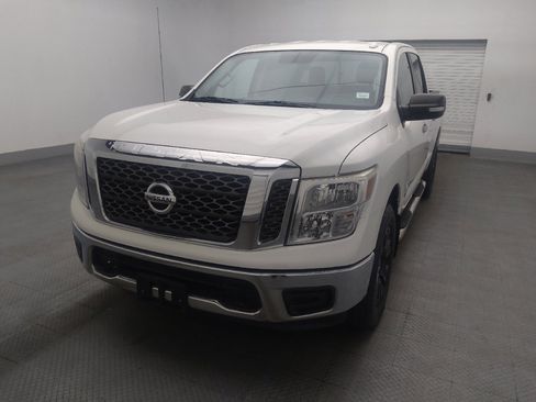 Used 2018 Nissan Titan SV image 15