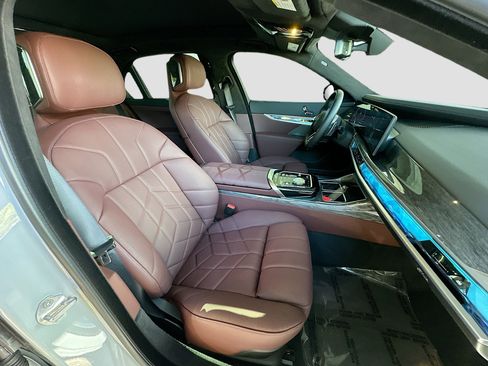 Used 2025 BMW 760i xDrive 760i xDrive w/ Executive Package image 30