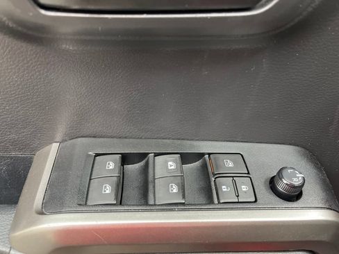 Used 2022 Toyota Tacoma SR5 w/ Technology Package RWD image 29