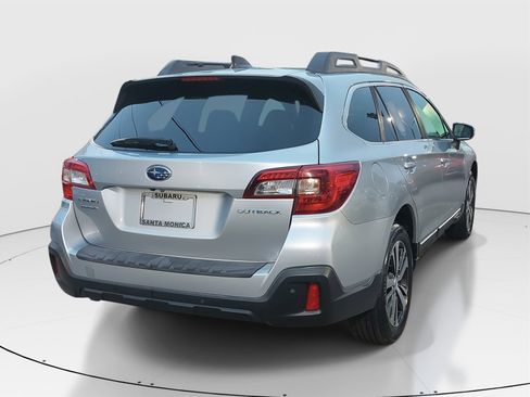 Used 2018 Subaru Outback 2.5i Limited image 7