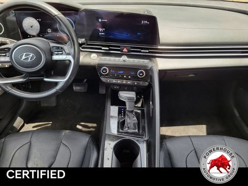 Used 2022 Hyundai Elantra Limited w/ Preferred Accessory Package FWD image 17