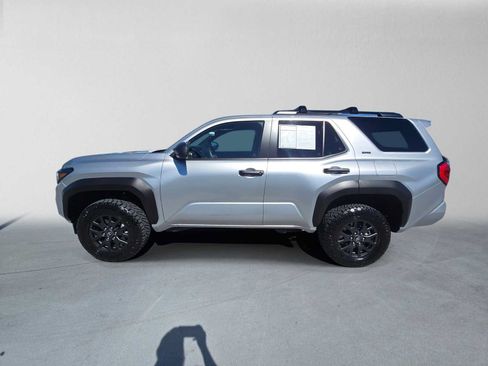Certified 2025 Toyota 4Runner SR5 AWD/4WD image 6