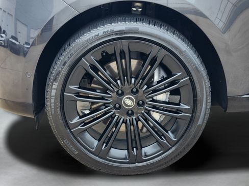 Certified 2025 Land Rover Range Rover SE AWD/4WD image 31