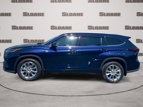 Used 2025 Toyota Highlander Limited AWD/4WD image 2
