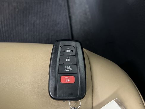 Used 2021 Toyota RAV4 XLE Premium image 37