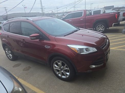 Used 2016 Ford Escape Titanium image 2