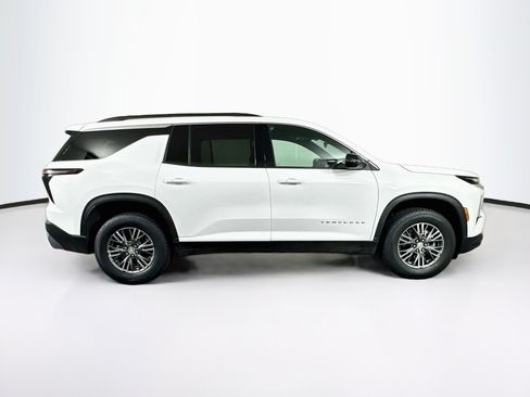 Used 2025 Chevrolet Traverse LT FWD image 10