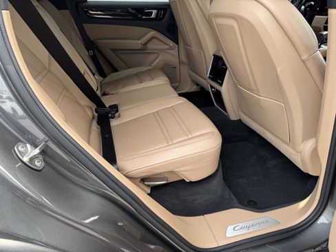 Used 2019 Porsche Cayenne image 18