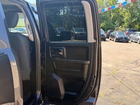 Used 2019 RAM 1500 Express AWD/4WD image 24
