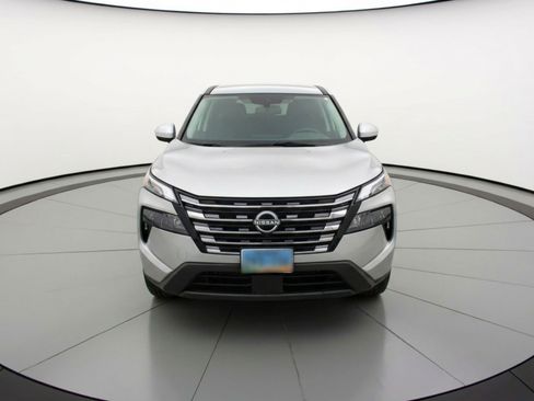 Used 2025 Nissan Rogue SV image 2