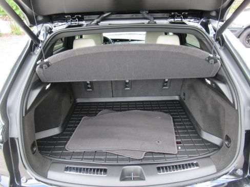 Used 2022 Cadillac XT4 Sport w/ Comfort Package FWD image 34