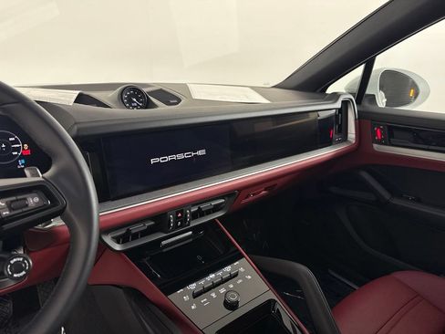 Certified 2026 Porsche Cayenne Coupe AWD/4WD image 24