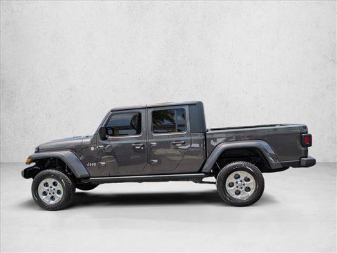 Certified 2020 Jeep Gladiator Overland AWD/4WD image 2
