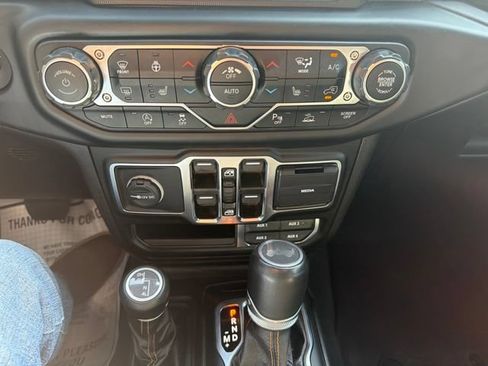 Used 2021 Jeep Wrangler Unlimited Sahara AWD/4WD image 17