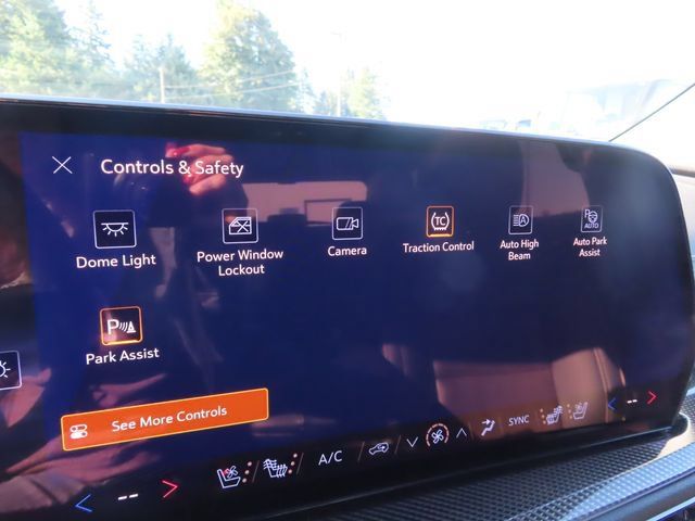 Certified 2025 Chevrolet Traverse High Country w/ LPO, Floor Liner Package AWD/4WD image 27