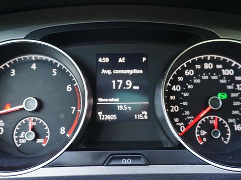 Used 2015 Volkswagen Golf S image 15