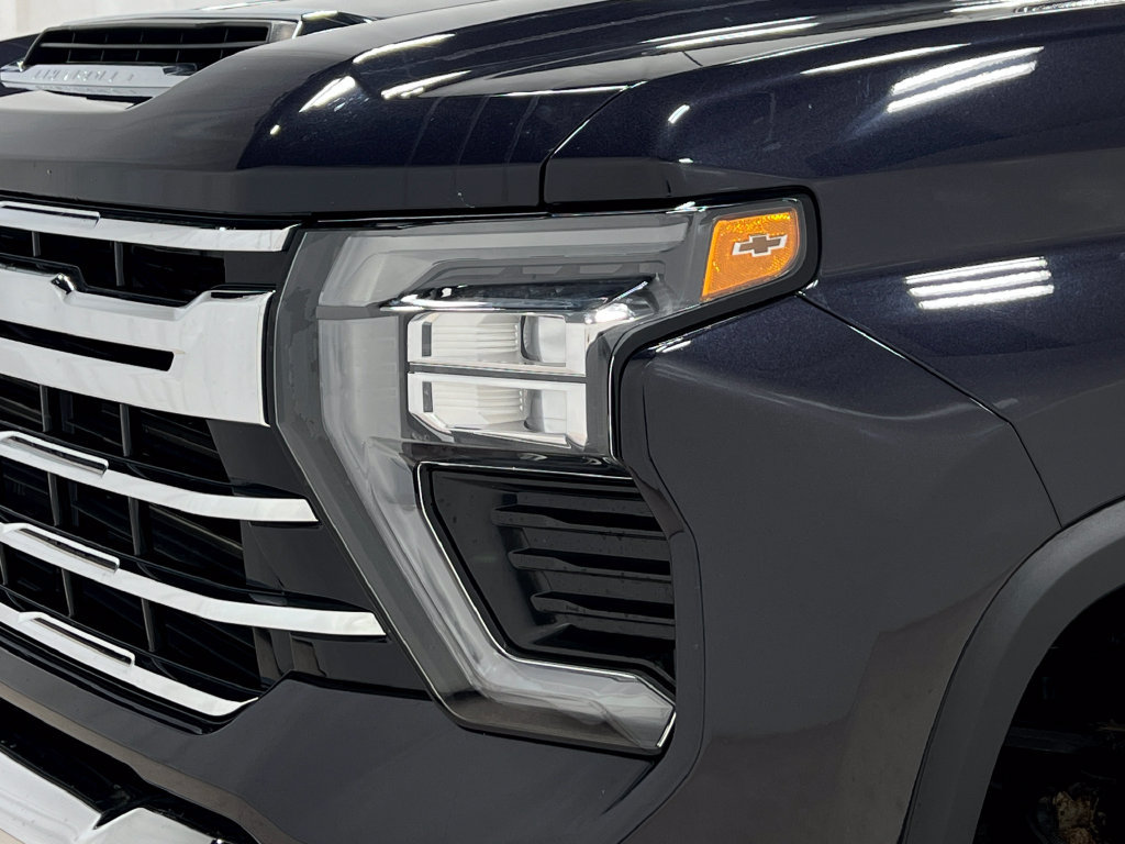 Used 2024 Chevrolet Silverado 2500 LTZ AWD/4WD image 35