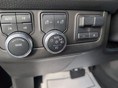 Used 2024 GMC Yukon Denali w/ Advanced Technology Package AWD/4WD image 22