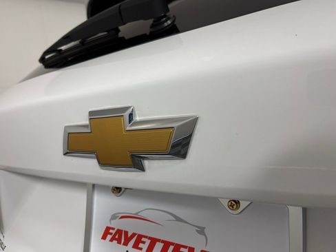 Used 2025 Chevrolet Trax LT w/ LT Convenience Package image 18