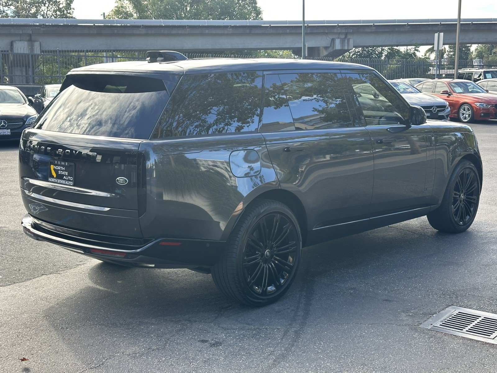 Used 2023 Land Rover Range Rover Long Wheelbase Autobiography AWD/4WD image 8