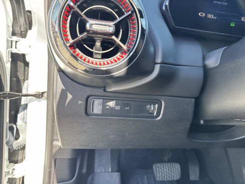 Used 2024 Chevrolet Equinox EV RS image 32