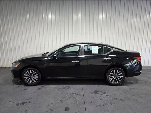 Used 2023 Nissan Altima 2.5 SV w/ SV Premium Package AWD/4WD image 4