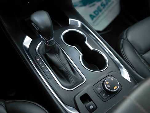 Used 2023 Chevrolet Traverse LT image 10