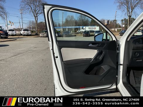 Used 2018 Volkswagen Tiguan SE image 9