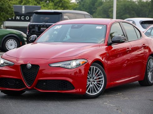 Used 2020 Alfa Romeo Giulia w/ Quick Order Package 22K Sport RWD image 28