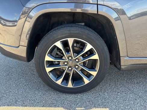 Used 2022 Jeep Grand Cherokee Overland w/ Adv Protech Group III AWD/4WD image 12