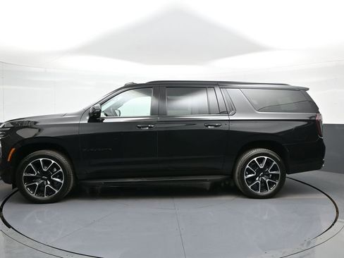 Used 2026 Chevrolet Suburban RST w/ Comfort Package AWD/4WD image 9