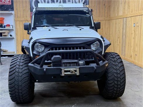 Used 2012 Jeep Wrangler Unlimited Sahara w/ Connectivity Group AWD/4WD image 2
