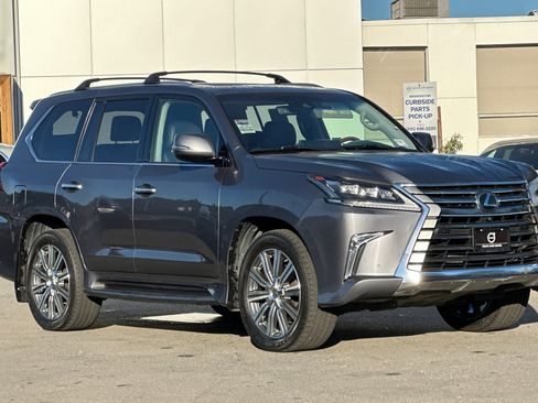 Used 2017 Lexus LX 570 4WD image 9