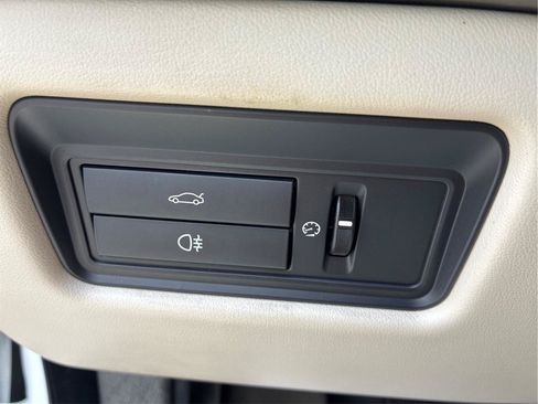 Used 2013 Jaguar XJ w/ Front Seat Comfort Pkg RWD image 41