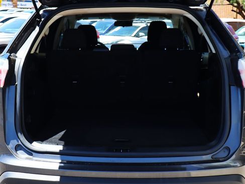 Used 2020 Ford Edge SE FWD image 25
