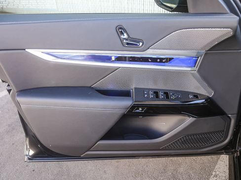 Used 2025 BMW i7 eDrive50 w/ M Sport Package image 17