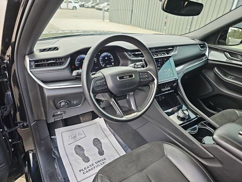 Used 2023 Jeep Grand Cherokee Altitude image 20