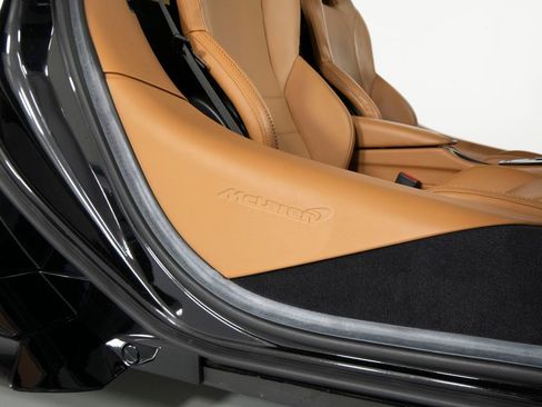 Used 2023 McLaren GT image 34