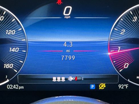 Certified 2024 Mercedes-Benz GLB 250 image 25