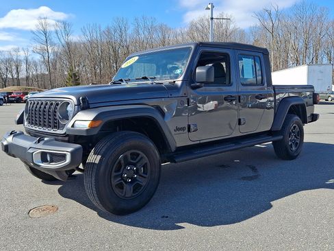 Used 2025 Jeep Gladiator Sport image 3