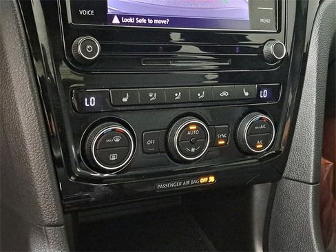 Used 2022 Volkswagen Passat 2.0T R-Line image 30