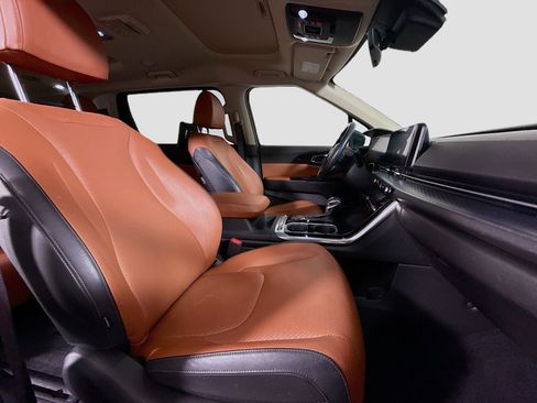 Used 2023 Kia Carnival SX Prestige image 29